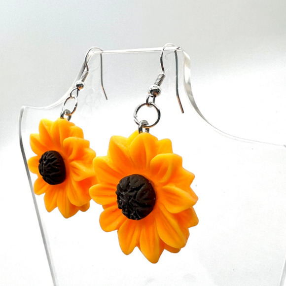 Sun Flower Earrings - Daisy Earrings - Spring Earrings - Summer Earrings - Picture 5 of 7